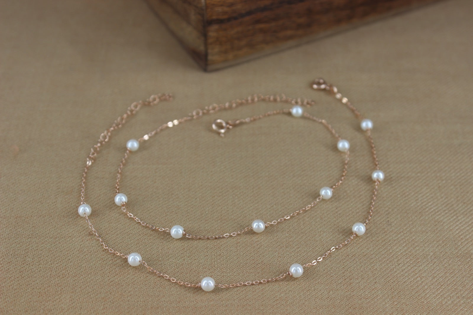 Minimal Pearl Studded Ankelet